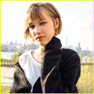 Grace VanderWaal Posts Selfies With & Without Makeup: 'I'm Just Like You'