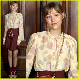 Grace VanderWaal Strikes a Pretty Pose at Marc Jacobs Show!
