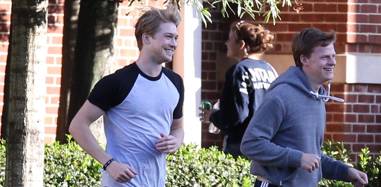 Joe Alwyn & Lucas Hedges Film Jogging Scene for ‘Boy Era...