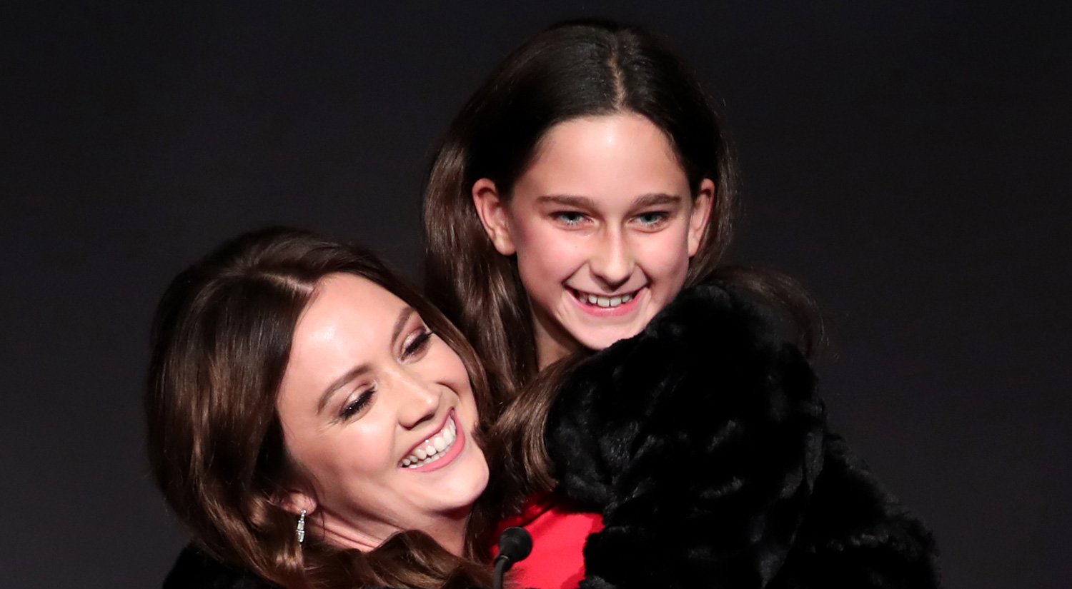 Billie Lourd & Her Little Sister Present Together at GLSEN Awards