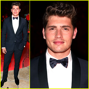 Gregg Sulkin Is Dashing In His Tux for Just Jared's Halloween Party!
