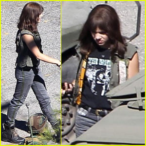 Hailee Steinfeld Dons Combat Boots & Takes the Wheel on 'Bumblebee' Set