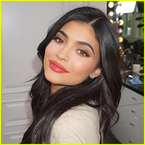 Kylie Jenner Reveals Locations For Kylie Cosmetics Holiday Pop Ups