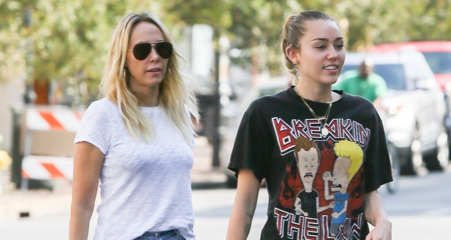 Miley Cyrus & Mom Tish Visit Liam Hemsworth in Georgia! | Miley Cyrus
