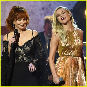 Kelsea Ballerini Performs with a Country Legend at CMA Awards 2017 (Video)