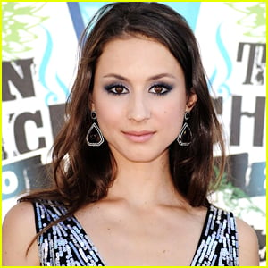 Troian Bellisario is Almost Unrecognizable With a Short Peach Bob ...