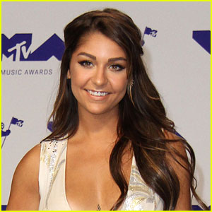 Andrea Russett Signs Film & Television Deal With Fullscreen!