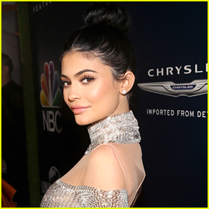 Kylie Jenner Shows Off Her Christmas Tree On Instagram See The Gorgeous Photo Kylie Jenner