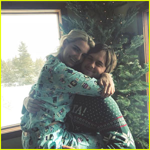 Cute Couple Rydel Lynch & Ellington Ratliff Cozy Up For Christmas Photo