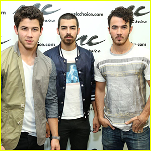 The Jonas Brothers Spark A Lot of Reunion Talk After Trending on Social ...