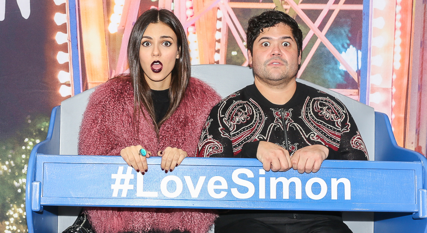 Victoria Justice & Harvey Guillen Ride the ‘Love, Simon’ Ferris Wheel