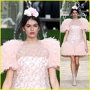 Kaia Gerber Is Pretty in Pink While Walking the Chanel Spring Summer 2018 Runway!
