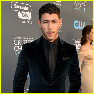 Nick Jonas Looks Handsome on the Carpet at Critics' Choice Awards 2018!