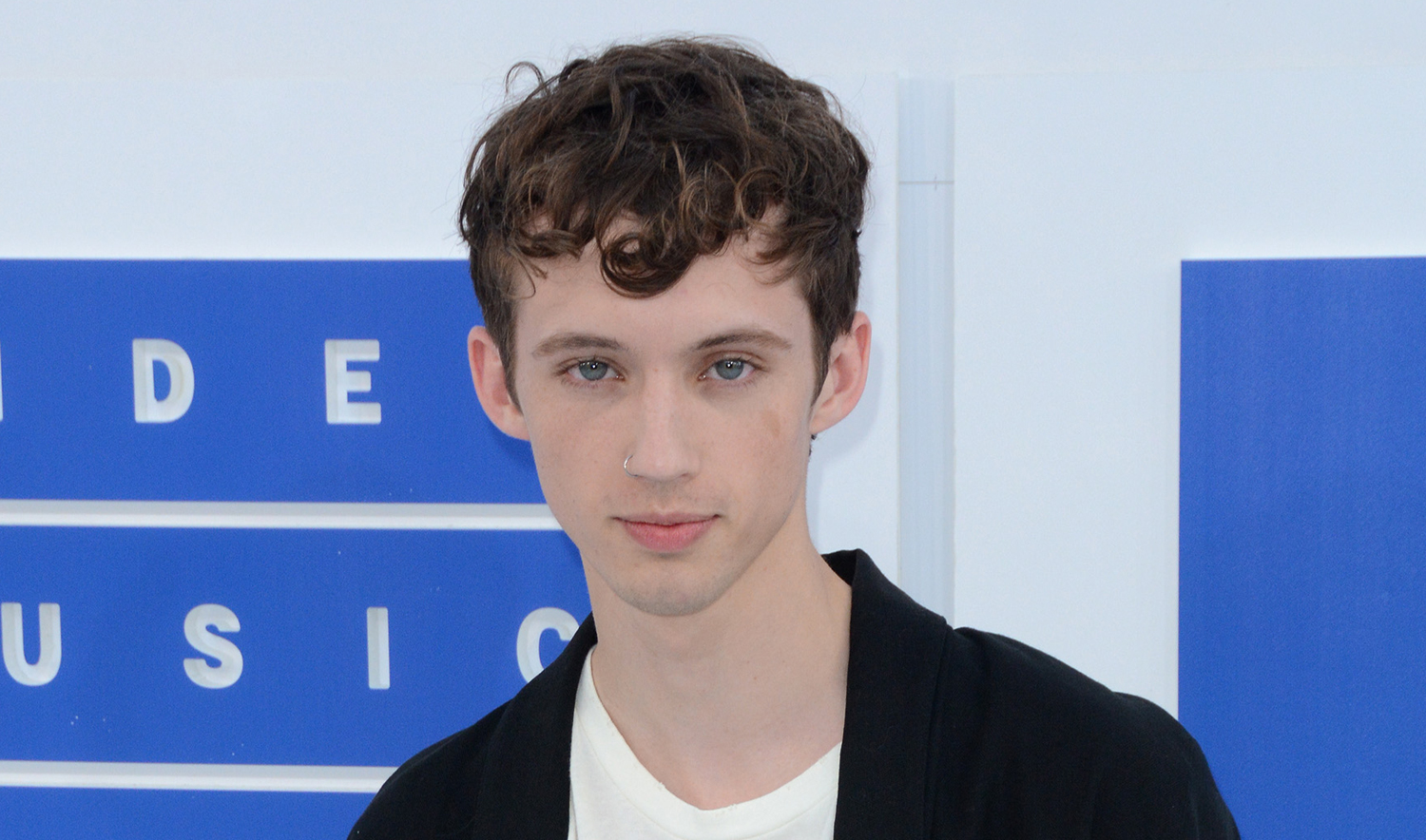 Troye Sivan is Getting Ready to Drop New Music! | Music, Troye Sivan ...