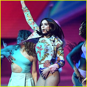 Dua Lipa Performs 'New Rules' With Girls-Only Beach Bash at Brit Awards 2018 (Video)