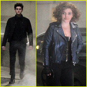 David Mazouz & 'Gotham' Cast Shoot Scenes With the Batmobile!