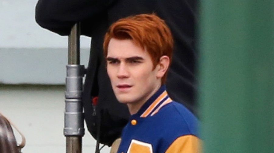 Kj Apa Films New Scenes With ‘riverdale Dad Luke Perry Kj Apa Luke