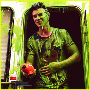 Shawn Mendes Got Slimed After Winning Fave Male Musician at KCAs 2018!