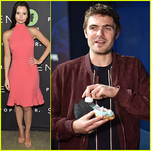 Alex Roe, Eline Powell & 'Siren' Cast Check Out The Mermaid Museum!
