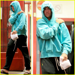 Justin Bieber Steps Out For Late Night Burger Run