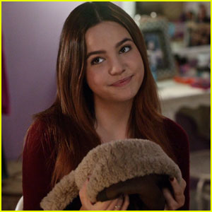 Bailee Madison Gets Inspired By a Magic Trunk on 'Good Witch' - Watch Now!