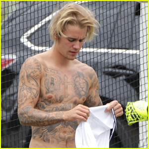 Justin Bieber Playing Soccer Shirtless Pictures Nov. 2017