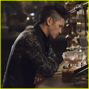 'Shadowhunters' Showrunners Preview How Magnus's Life Will Change & More Malec in Season 3B