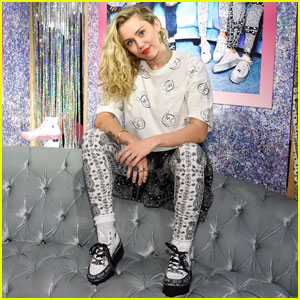 vigtig fure Et hundrede år Miley Cyrus Celebrates Her 'Converse' Collection With Her Biggest Fans! | Miley  Cyrus | Just Jared Jr.