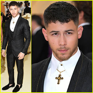 Nick Jonas Looks So Handsome at Met Gala 2018!