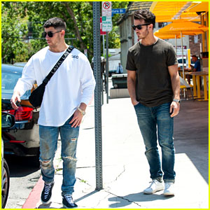 Brothers Nick & Kevin Jonas Enjoy Lunch Together in Studio City!
