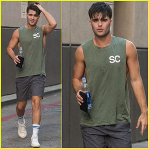 Spencer Boldman Shows Off His Muscles While Hitting the Gym!
