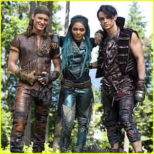 Uma, Harry & Gil Have Completely Different Looks For ‘Descendants 3 ...