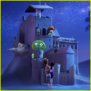 Mavis & Johnny Make The Sandcastle of Our Dreams In ‘Hotel Transylvania ...