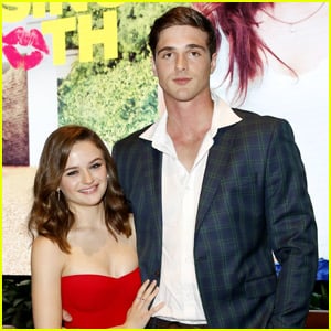 Joey King & Jacob Elordi Hit Their Heads A Couple Times During Their First Kiss