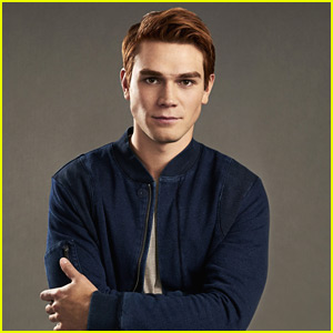 KJ Apa Previews Archie In Prison on ‘Riverdale’: ‘I Think He’ll Do Okay ...