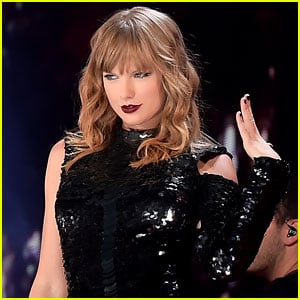 Taylor Swift Greets Two Huge British Stars Backstage at London Show!
