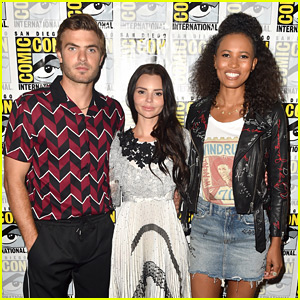 Alex Roe Joins 'Siren' Stars at Comic-Con!