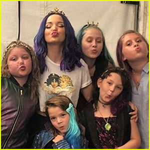 Hearty meget fint daytime Dove Cameron Visits With Young Fans on 'Descendants 3′ Set Through  Make-A-Wish | Descendants, Dove Cameron | Just Jared Jr.