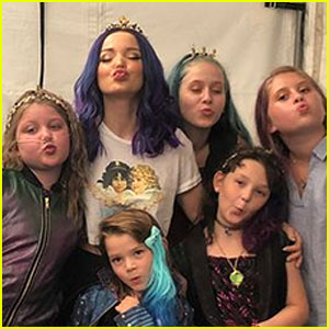 Hearty meget fint daytime Dove Cameron Visits With Young Fans on 'Descendants 3′ Set Through  Make-A-Wish | Descendants, Dove Cameron | Just Jared Jr.