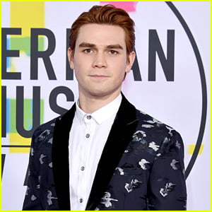 KJ Apa Scrapes Up Hand After Late Night Skateboarding | KJ Apa | Just ...