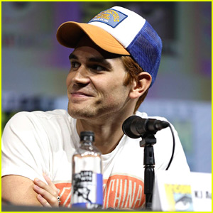 KJ Apa Wants More of These Scenes in ‘Riverdale’ Season 3 | KJ Apa