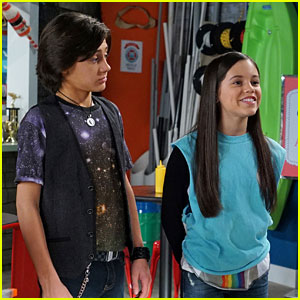 Jenna Ortega & Isaak Presley Can't Stop Laughing in Hilarious 'Stuck in the Middle' Blooper (Video)