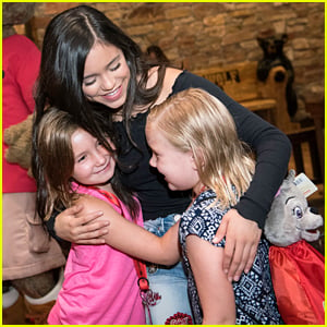 Jenna Ortega Meets & Reads To Her Biggest Fans at Great Wolf Lodge Minnesota