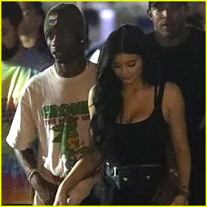 Kylie Jenner & BF Travis Scott Enjoy a Fun Night Together at Six Flags ...