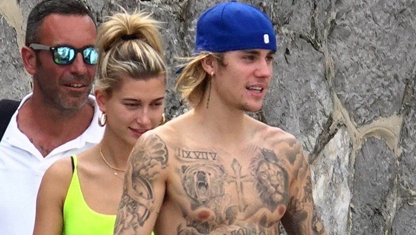 Justin Bieber Goes Shirtless In Italy Alongside Fiancee Hailey Baldwin Bikini Hailey Baldwin