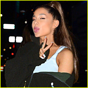 Ariana Grande Is Adorable While Checking Out Her ‘Sweetener’ Experience ...