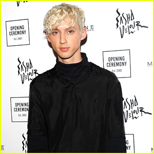 Troye Sivan’s Low-Key Morning Makeup Tutorial – Watch Now! | Troye ...