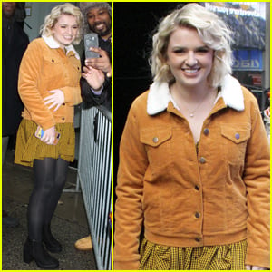 Maddie Poppe Helps Announce First 'American Idol' 2019 Contestant!