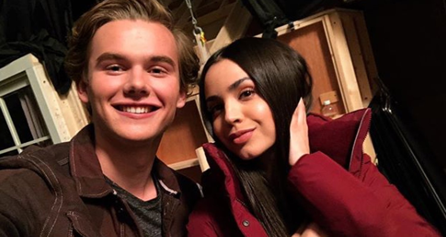 Films Et Séries Tv Avec Garrett Wareing Garrett Wareing Shares On Set Selfie With Sofia Carson! | garrett wareing,  Sofia Carson, The Perfectionists | Just Jared Jr.
