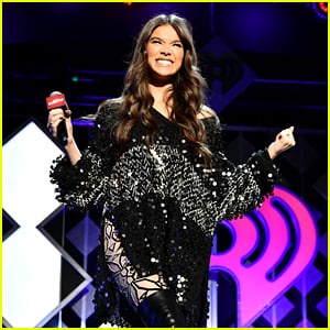 Hailee Steinfeld Is So Excited That December is Here!